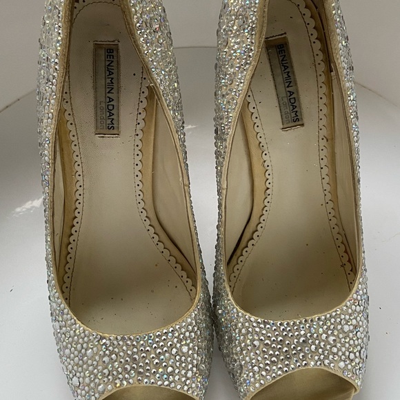 Brand Benjamin Adams Color Ivory Duchesse Silk. - Picture 5 of 10